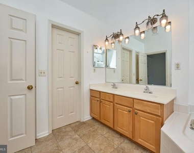 11485 Carriage Court - Photo Thumbnail 19