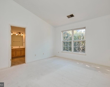 11485 Carriage Court - Photo Thumbnail 16