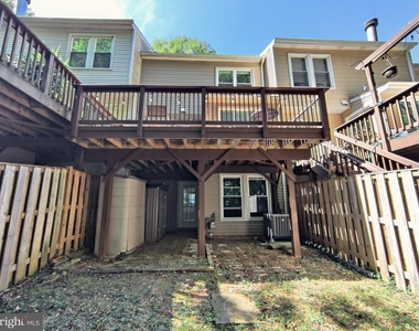 6061 Clay Spur Court - Photo Thumbnail 21