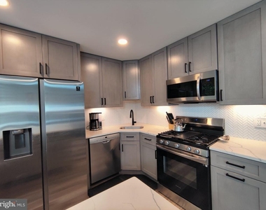 6061 Clay Spur Court - Photo Thumbnail 5