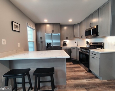 6061 Clay Spur Court - Photo Thumbnail 4