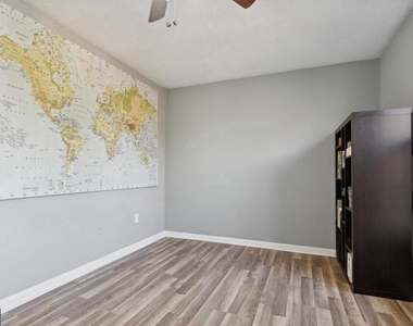 1679 Fieldthorn Drive - Photo Thumbnail 10