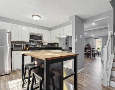 1679 Fieldthorn Drive - Photo Thumbnail 5