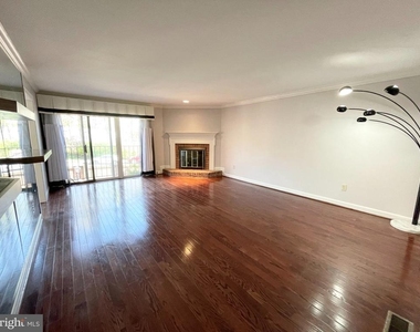 6319 Chaucer View Circle - Photo Thumbnail 2