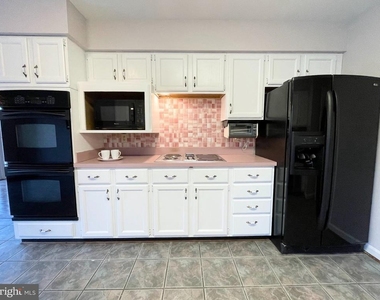 6319 Chaucer View Circle - Photo Thumbnail 11
