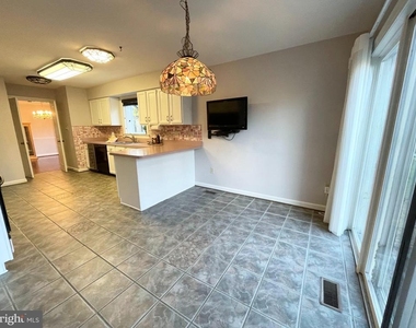6319 Chaucer View Circle - Photo Thumbnail 13