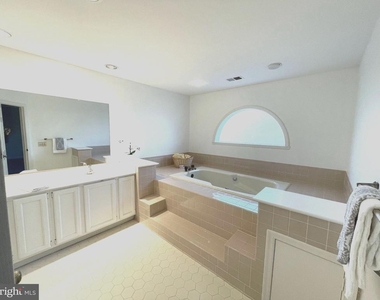 6319 Chaucer View Circle - Photo Thumbnail 3