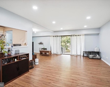 7804 Dassett Court - Photo Thumbnail 4