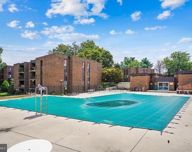 7804 Dassett Court - Photo Thumbnail 11