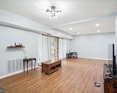 7804 Dassett Court - Photo Thumbnail 5
