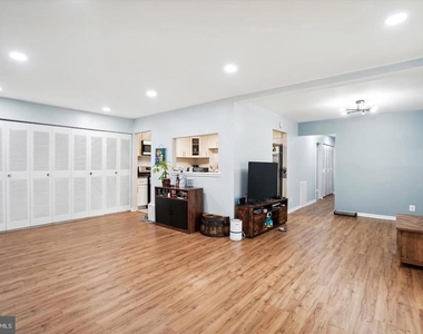 7804 Dassett Court - Photo Thumbnail 3