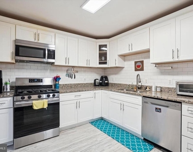 7804 Dassett Court - Photo Thumbnail 7