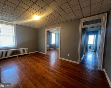 403 William Street - Photo Thumbnail 2