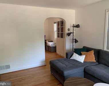 9 E Myrtle Street - Photo Thumbnail 2