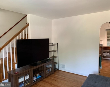 9 E Myrtle Street - Photo Thumbnail 3