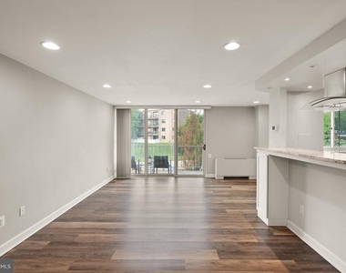 4520 King Street - Photo Thumbnail 8