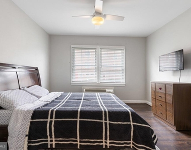 1804 W Abingdon Drive - Photo Thumbnail 10