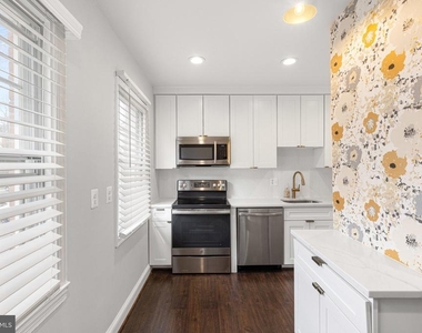 1804 W Abingdon Drive - Photo Thumbnail 5