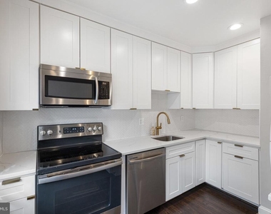 1804 W Abingdon Drive - Photo Thumbnail 6
