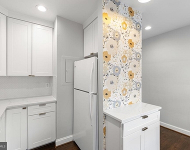1804 W Abingdon Drive - Photo Thumbnail 8