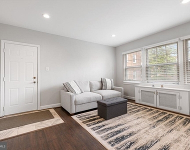 1804 W Abingdon Drive - Photo Thumbnail 3