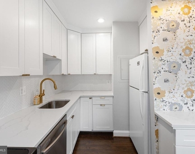 1804 W Abingdon Drive - Photo Thumbnail 7