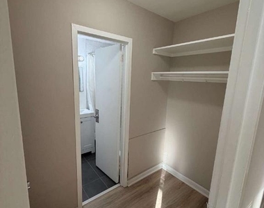 1111 N Arlington Boulevard - Photo Thumbnail 12