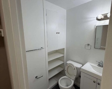1111 N Arlington Boulevard - Photo Thumbnail 11