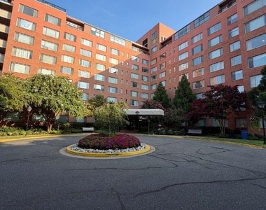 1111 N Arlington Boulevard - Photo Thumbnail 1