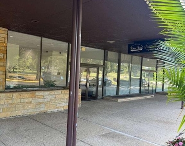 1111 N Arlington Boulevard - Photo Thumbnail 2