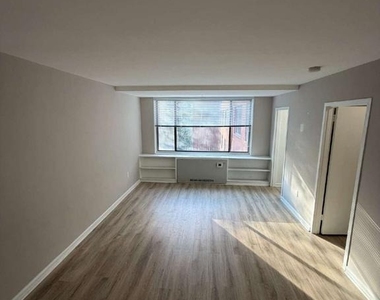 1111 N Arlington Boulevard - Photo Thumbnail 5