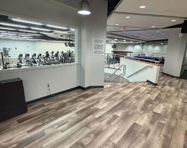 1111 N Arlington Boulevard - Photo Thumbnail 14