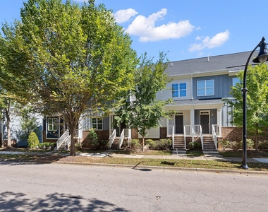 825 S Franklin Street - Photo Thumbnail 2