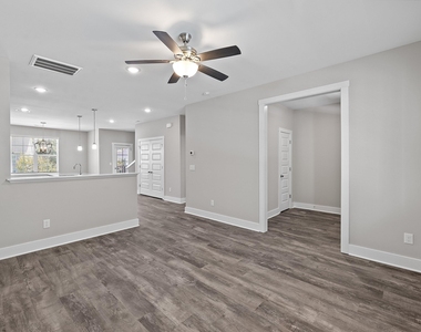 825 S Franklin Street - Photo Thumbnail 12