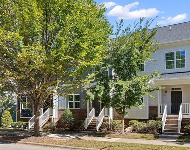 825 S Franklin Street - Photo Thumbnail 4