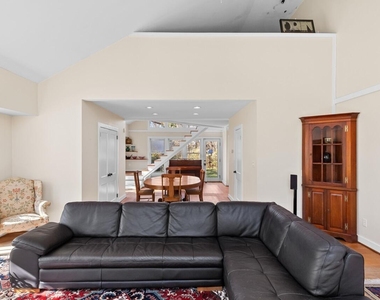 303 Henderson Street - Photo Thumbnail 15
