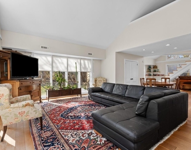303 Henderson Street - Photo Thumbnail 13