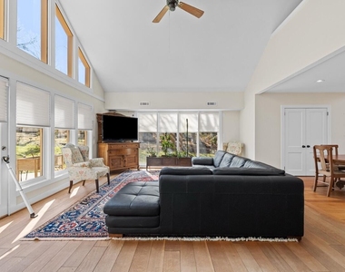 303 Henderson Street - Photo Thumbnail 12