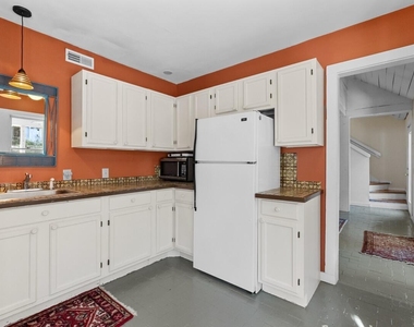 303 Henderson Street - Photo Thumbnail 10