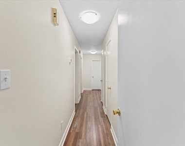 8501 Shadow Wood Place - Photo Thumbnail 28