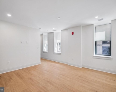 135 S 19th Street - Photo Thumbnail 6