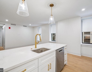 135 S 19th Street - Photo Thumbnail 5