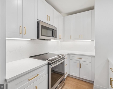 135 S 19th Street - Photo Thumbnail 4