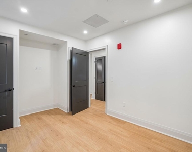 135 S 19th Street - Photo Thumbnail 11