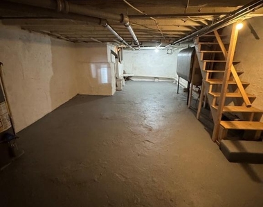 2042 Cemetery Avenue - Photo Thumbnail 11