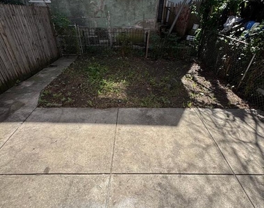 2042 Cemetery Avenue - Photo Thumbnail 14
