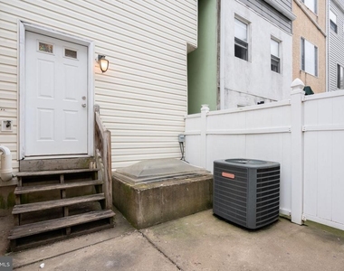 1014 S Cleveland Street - Photo Thumbnail 4