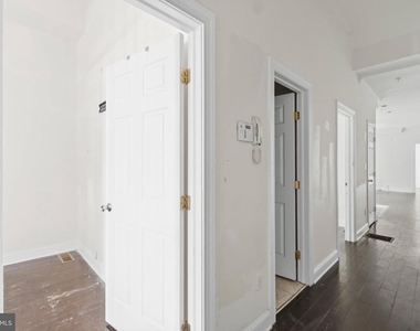 1832 N 18th Street - Photo Thumbnail 3