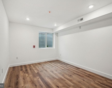 2632 N 11th Street - Photo Thumbnail 2