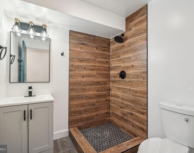 2630 N 11th Street - Photo Thumbnail 3